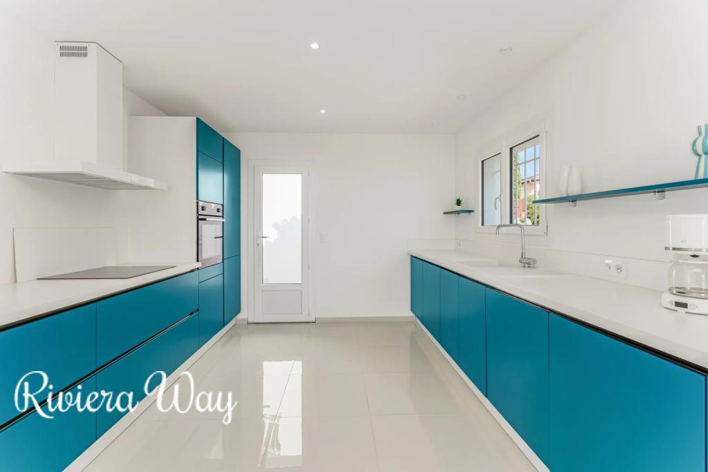 4 room villa in Fréjus, photo #8, listing #104479998