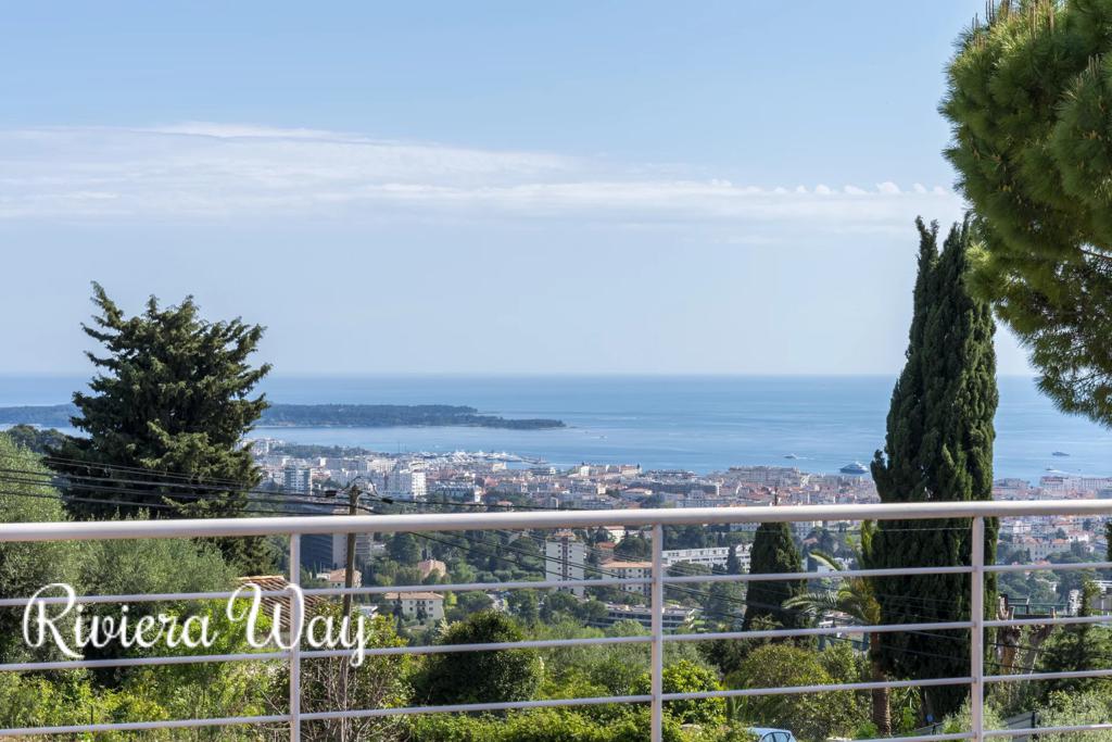 6 room villa in Cannes, photo #2, listing #102921420