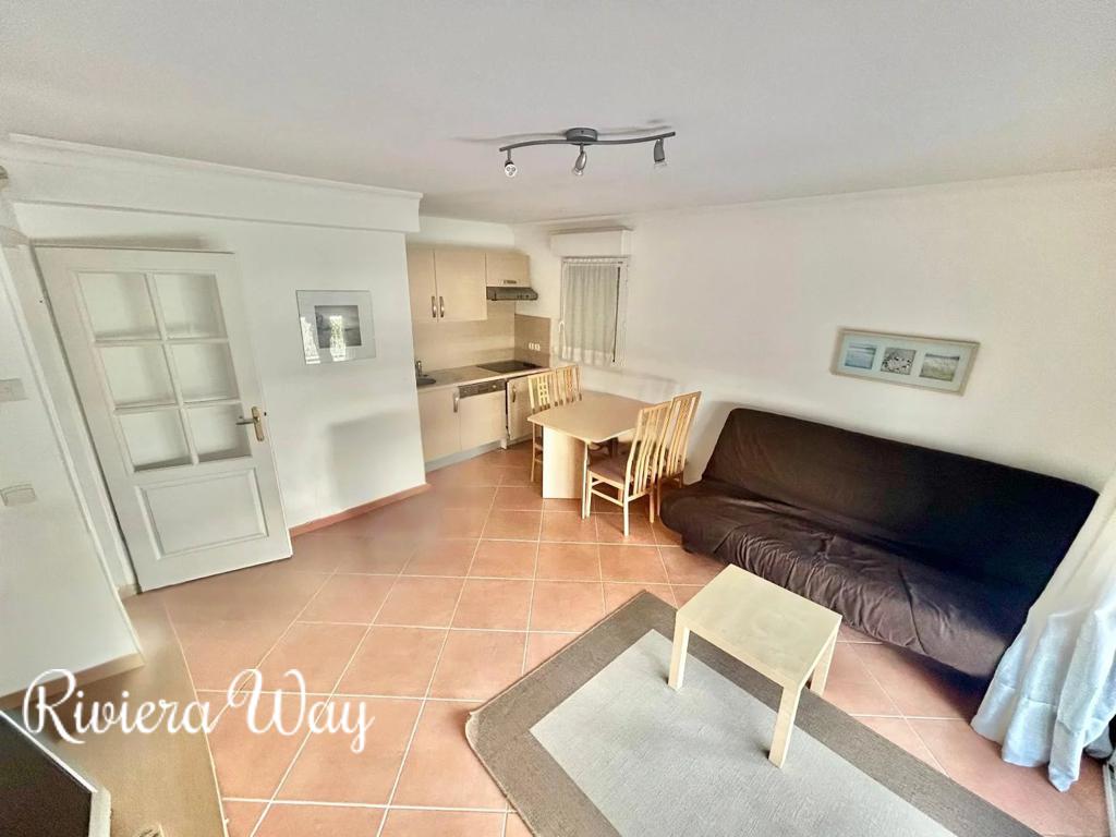 2 room apartment in Juan-les-Pins, photo #3, listing #106127574