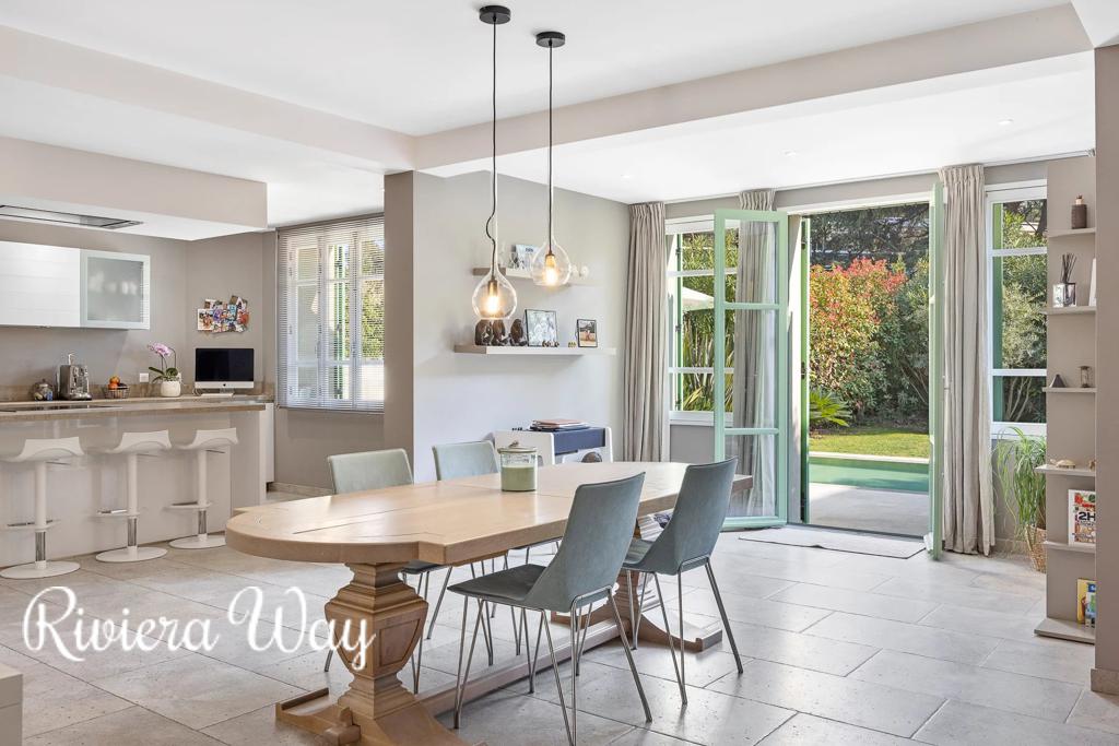 6 room villa in Juan-les-Pins, photo #7, listing #87552444