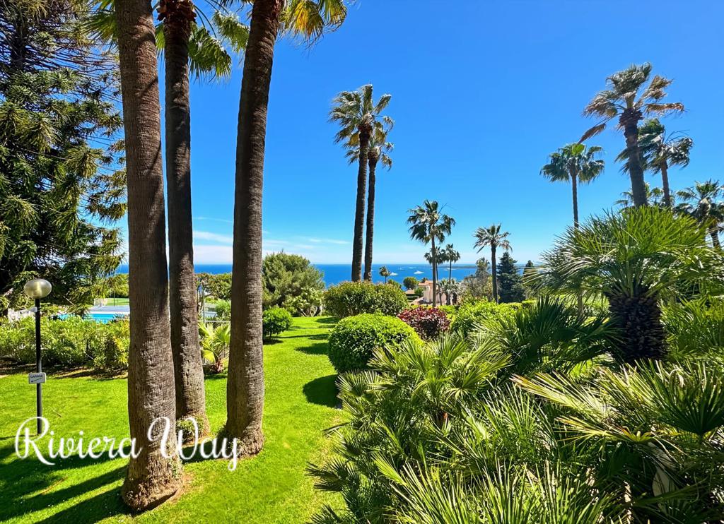 4 room apartment in Cannes, photo #1, listing #105666918