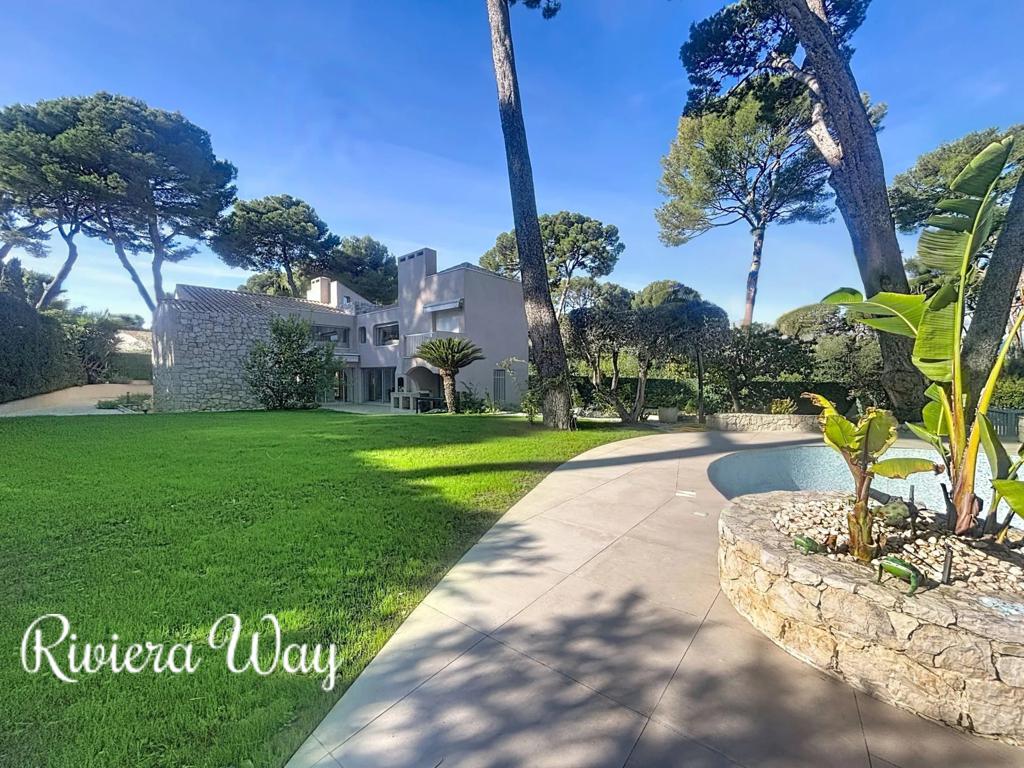 8 room villa in Cap d'Antibes, photo #9, listing #104687226