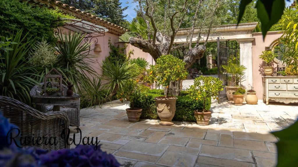 6 room villa in Draguignan, photo #9, listing #106225560