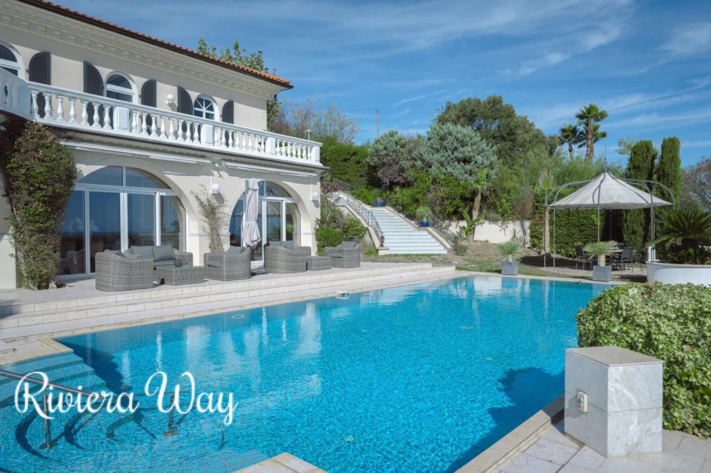8 room villa in Mandelieu-la-Napoule, photo #2, listing #104510742