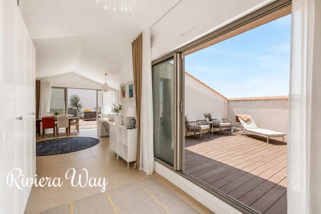 Apartment in Sainte-Maxime, photo #7, listing #106534302