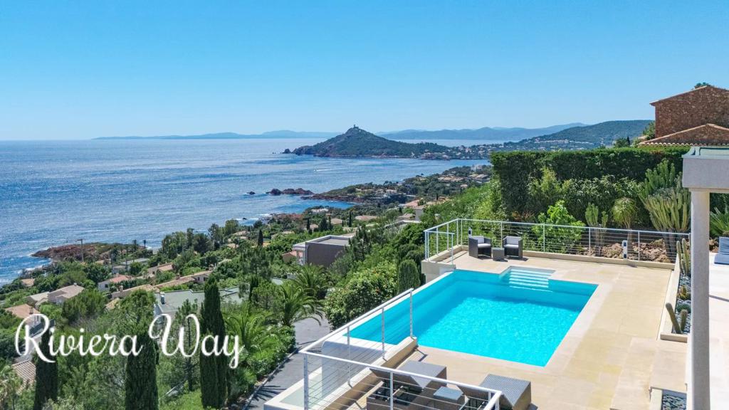 6 room villa in Agay, photo #1, listing #106466136