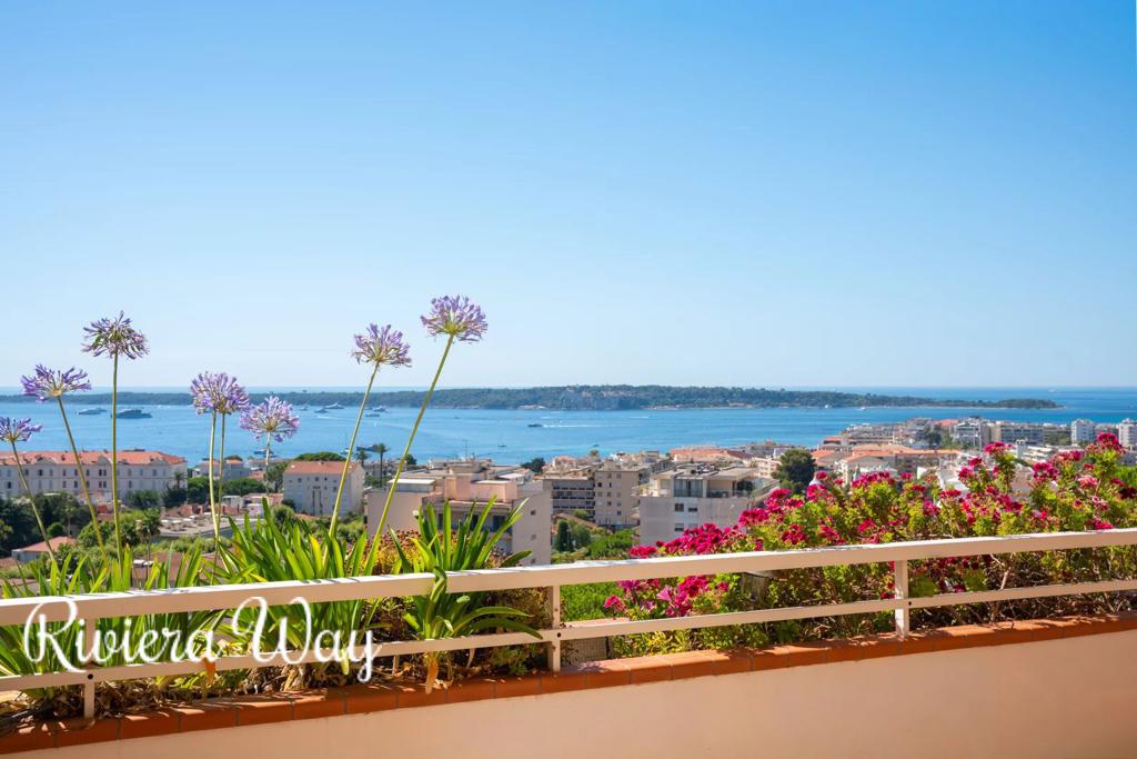 4 room apartment in Cannes, photo #2, listing #106239756