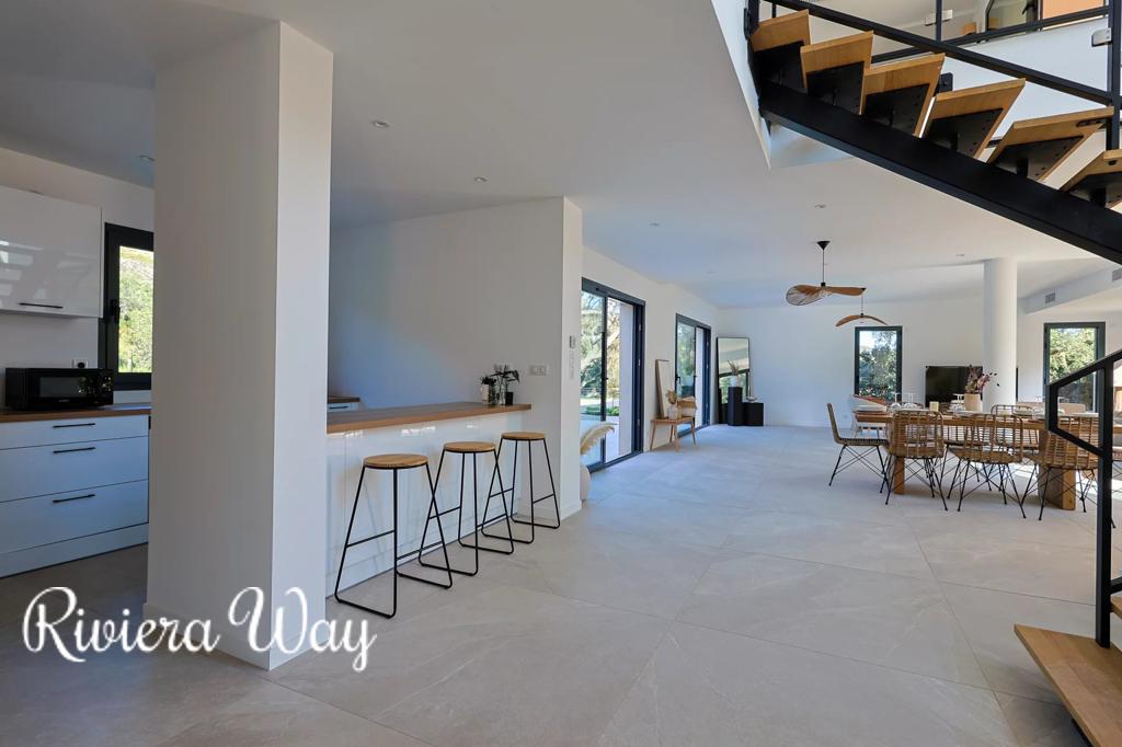 6 room villa in Le Plan-de-la-Tour, photo #9, listing #104480208