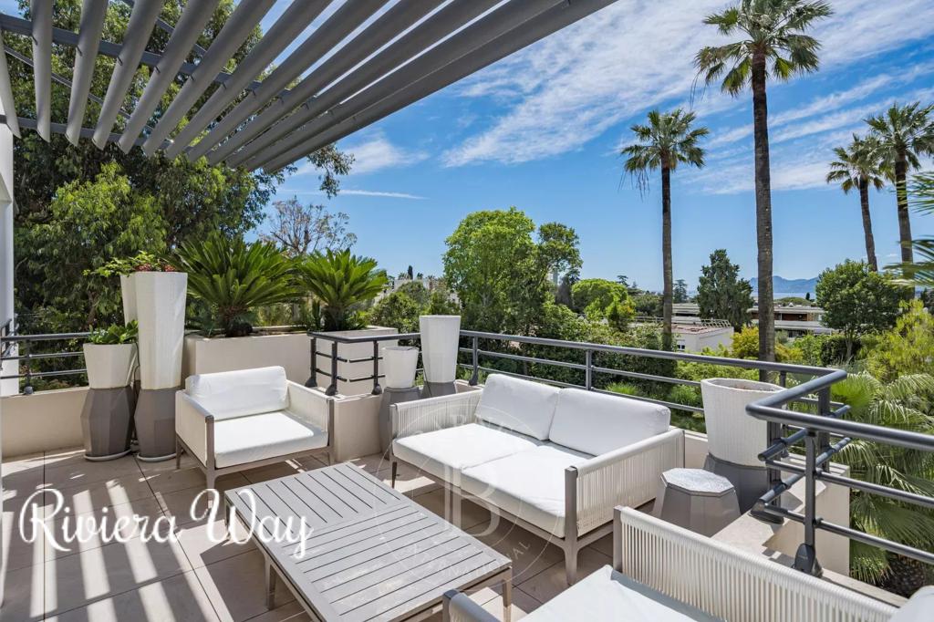 6 room apartment in Cannes, photo #5, listing #102086838