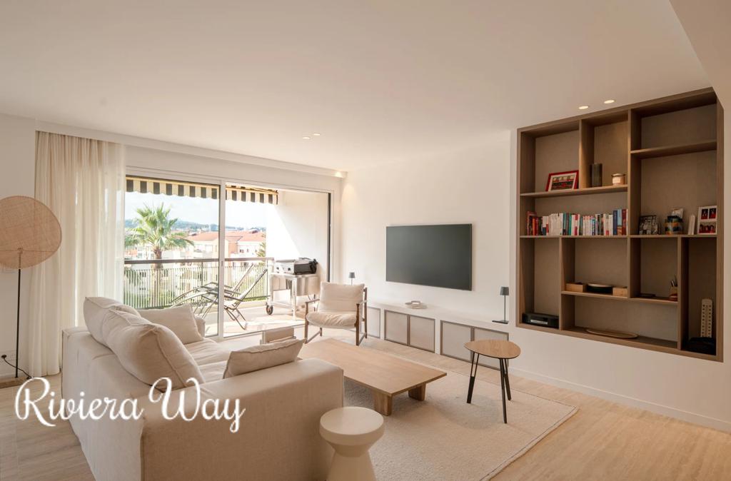 3 room apartment in Cannes, photo #3, listing #107281230