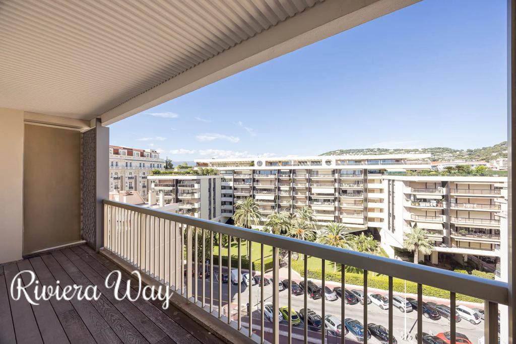 2 room apartment in Boulevard de la Croisette, photo #8, listing #104334552