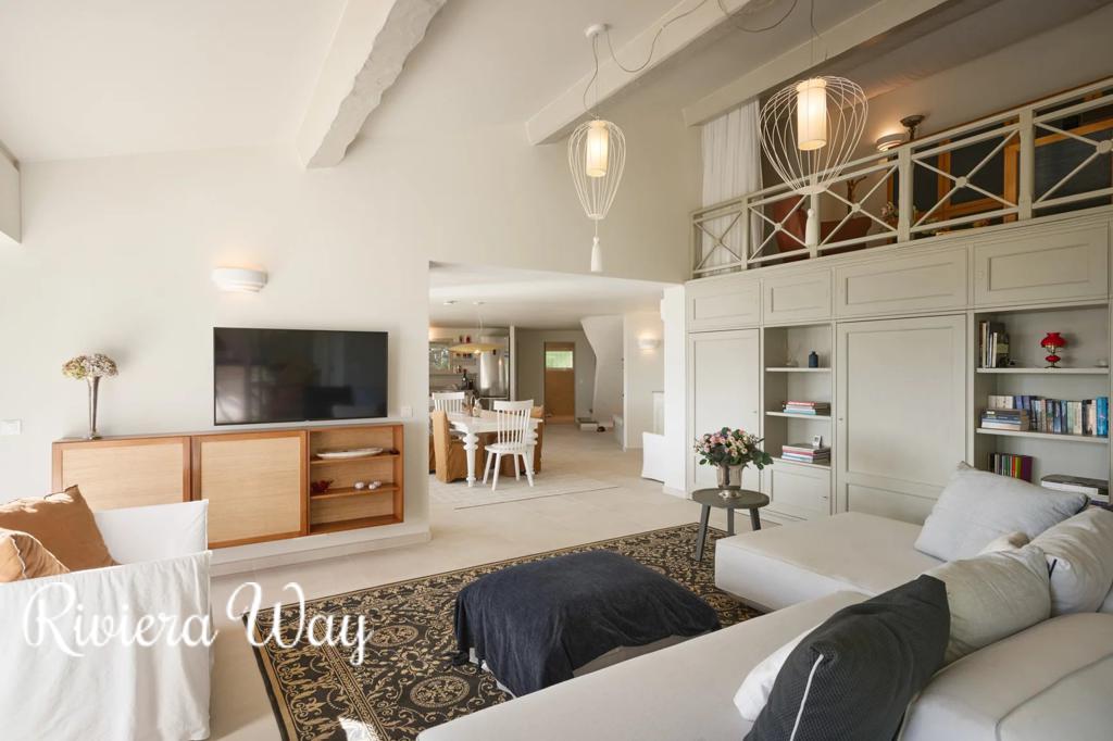 6 room villa in La Croix-Valmer, photo #7, listing #104236314