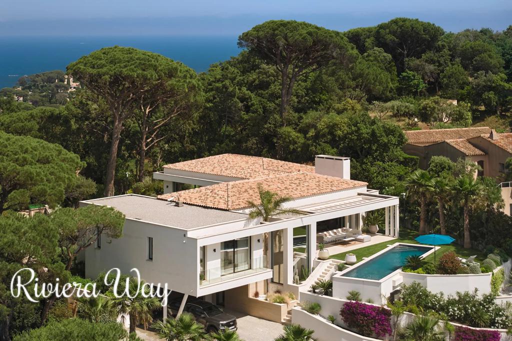 8 room villa in Sainte-Maxime, photo #1, listing #106456308