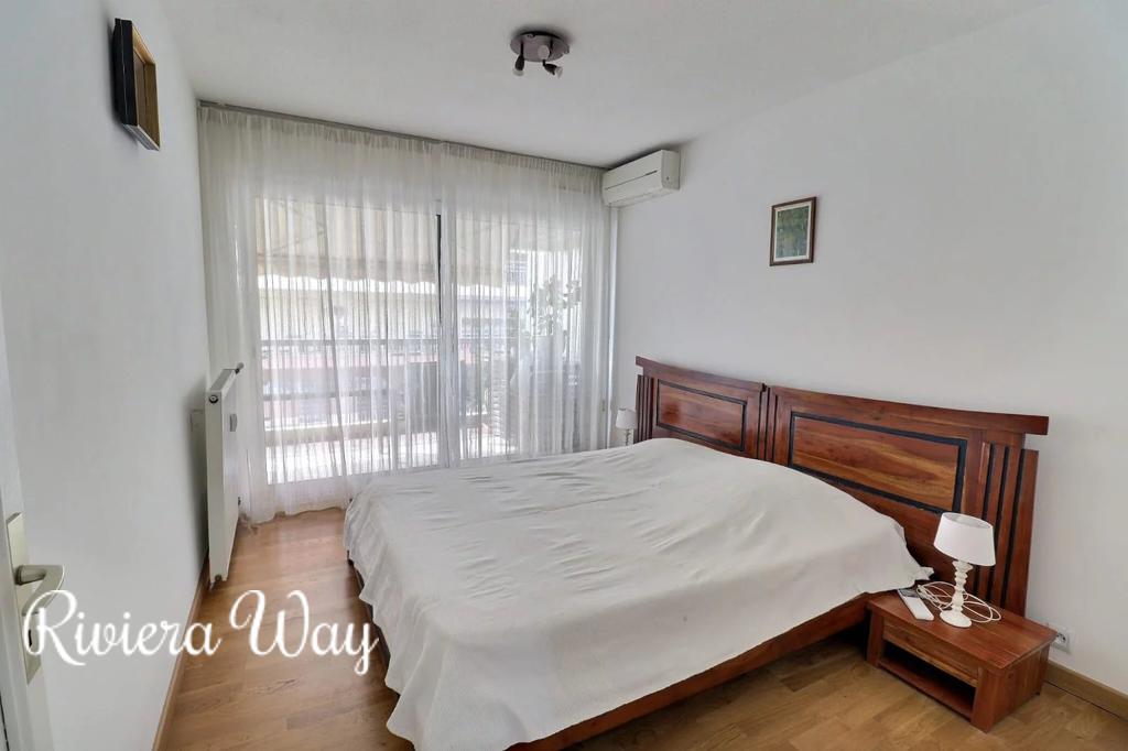 4 room apartment in Saint-Raphaël, photo #2, listing #87812004