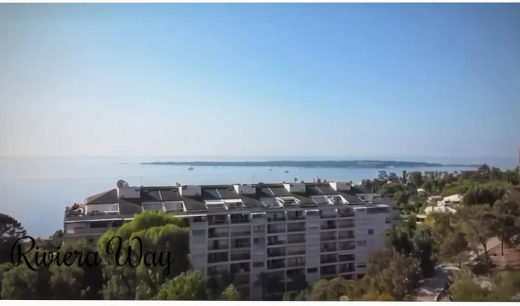 4 room apartment in Cannes, photo #9, listing #105666918