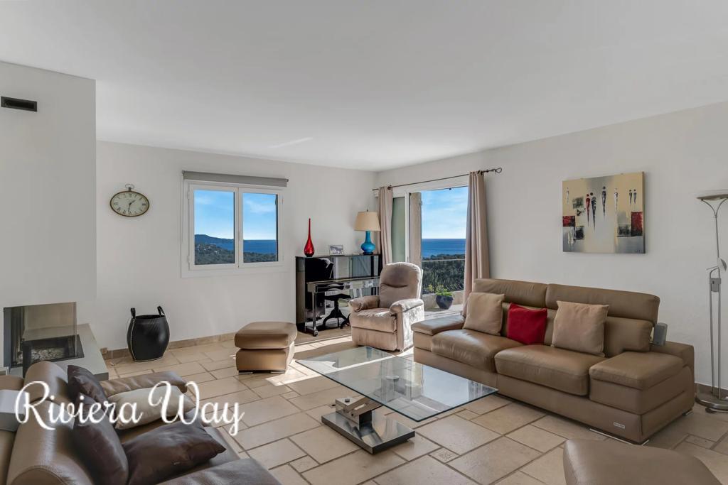 Villa in Cavalaire-sur-Mer, photo #7, listing #105900522