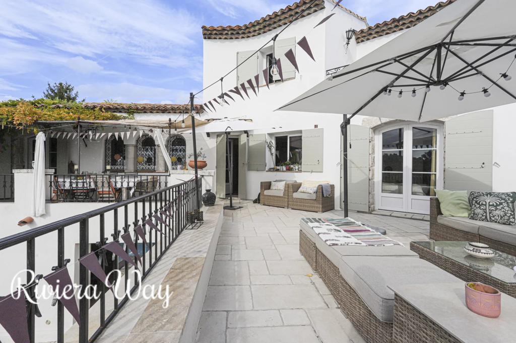 5 room villa in La Gaude, photo #8, listing #104471472