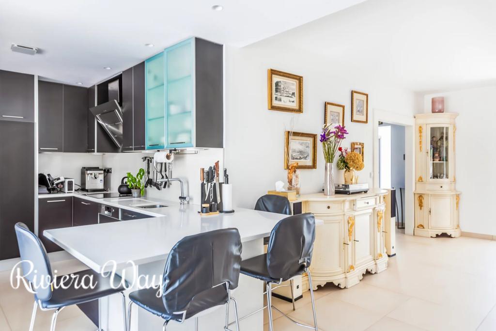 12 room villa in Mougins, photo #6, listing #106250802