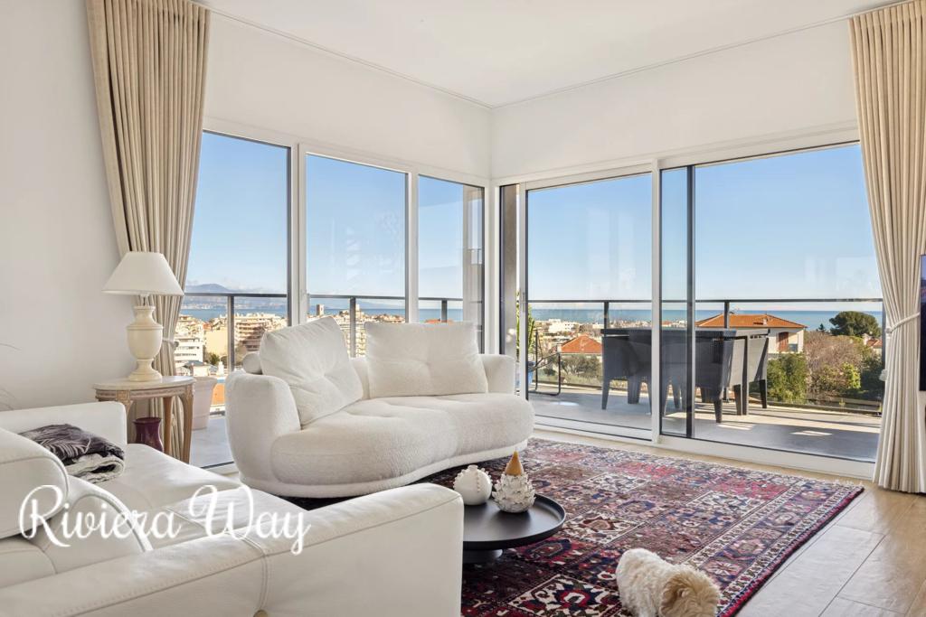 3 room apartment in Antibes, photo #3, listing #105590772