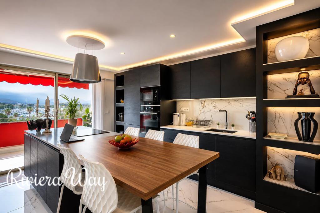 4 room apartment in Antibes, photo #3, listing #105001764