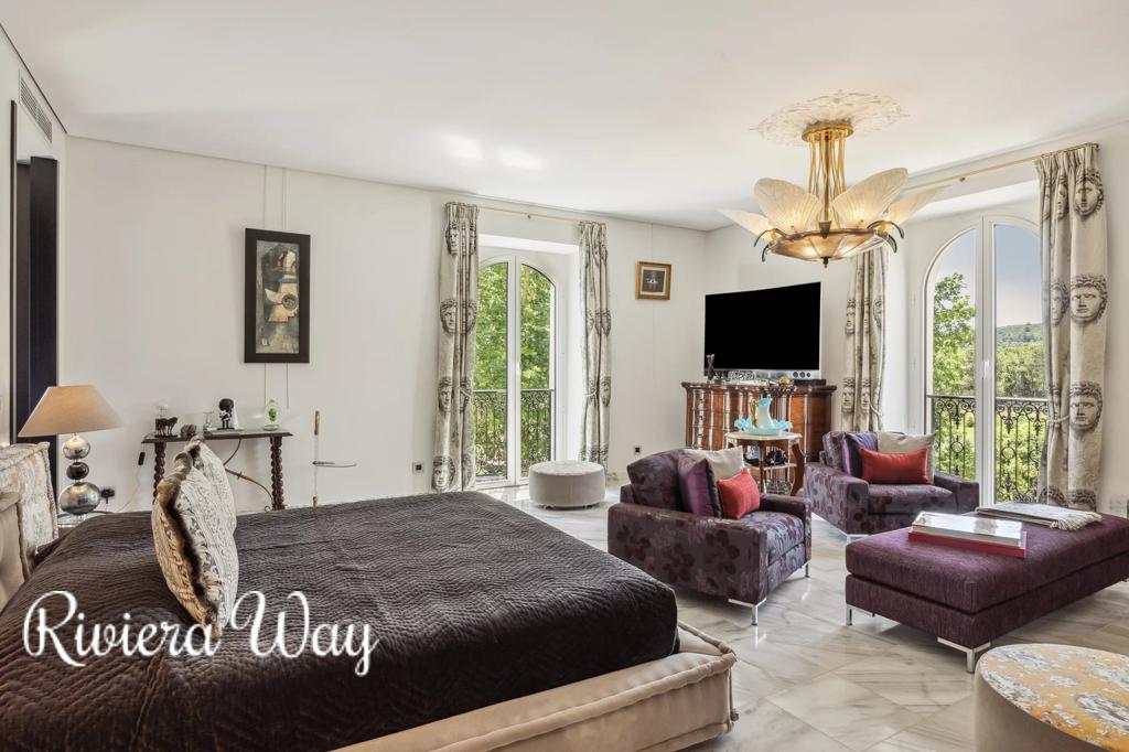 10 room villa in Cotignac, photo #3, listing #100210236