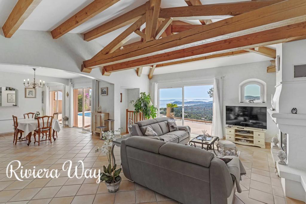 Villa in La Croix-Valmer, photo #5, listing #106343118