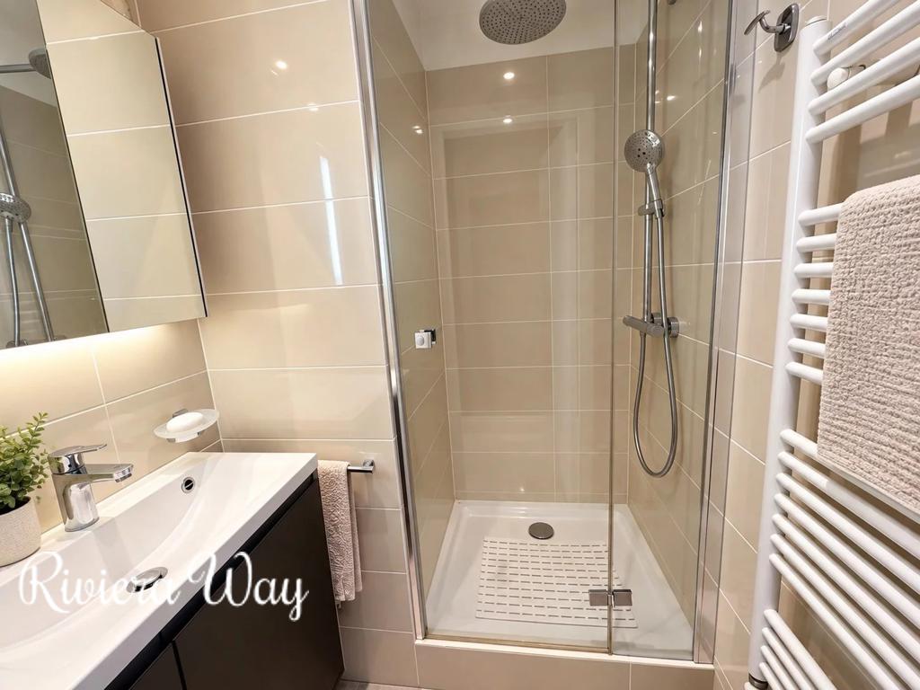 4 room apartment in Antibes, photo #9, listing #107069550