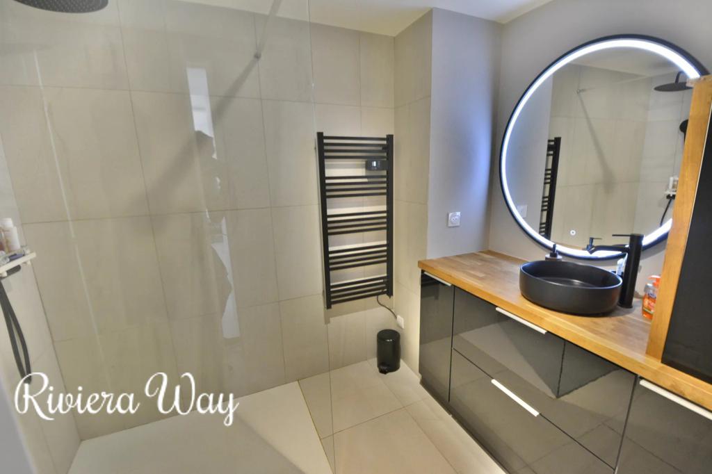 2 room apartment in Golf Juan, photo #2, listing #103280814
