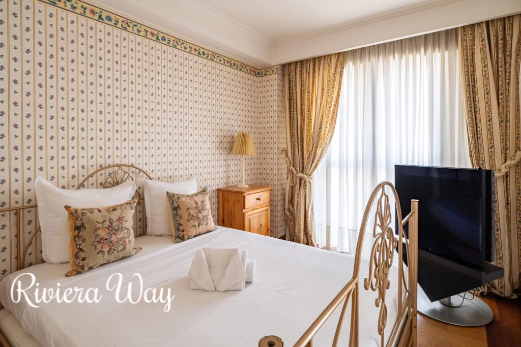 6 room apartment in Boulevard de la Croisette, photo #10, listing #104070036