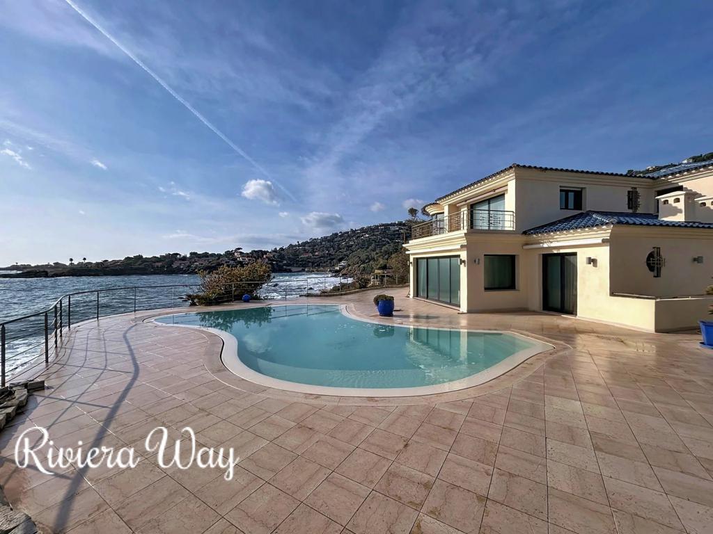 8 room villa in Roquebrune-sur-Argens, photo #3, listing #105374724