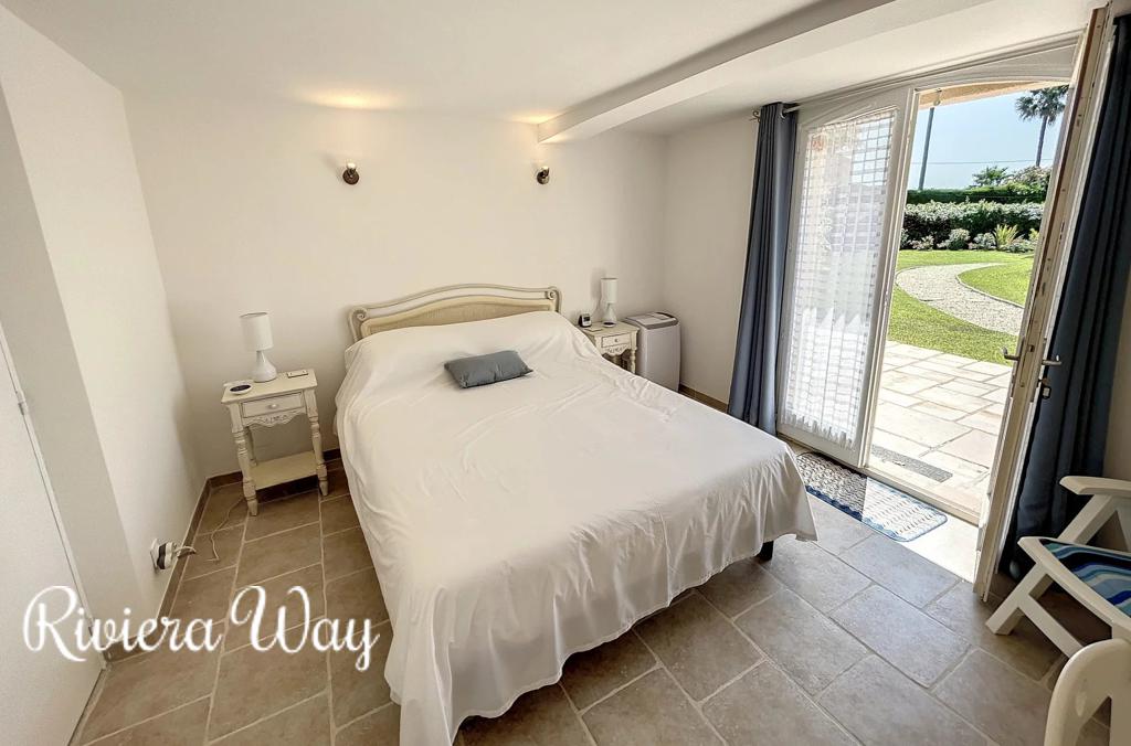 7 room villa in Vallauris, photo #1, listing #98582988