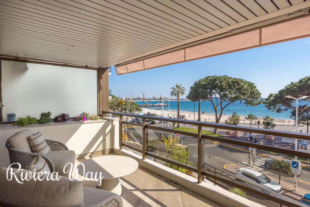 6 room apartment in Cannes, photo #3, listing #105951594