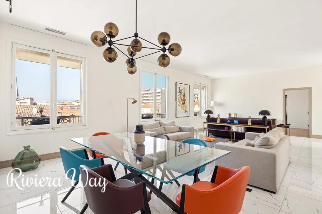4 room apartment in Cannes, photo #3, listing #106081920