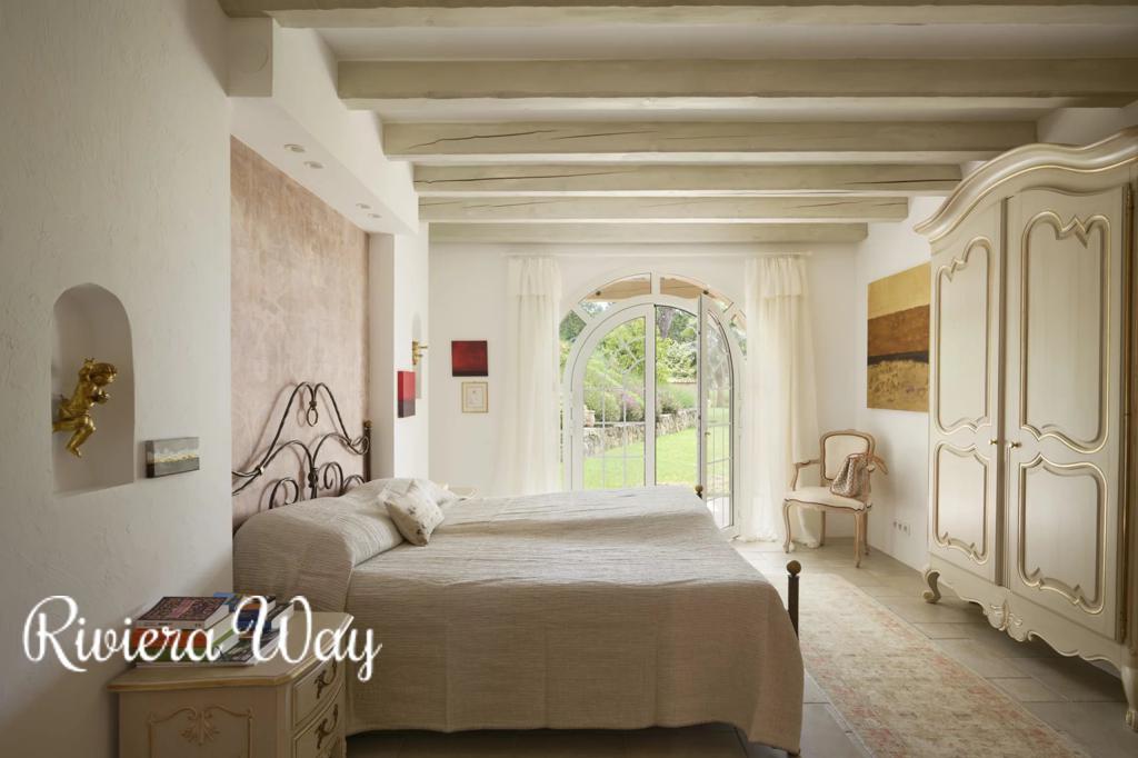 10 room villa in Cannes, photo #8, listing #105737940