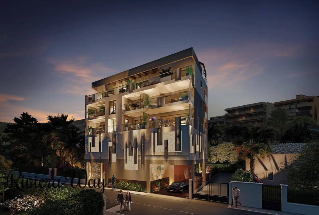 Apartment in Juan-les-Pins, photo #7, listing #103534494