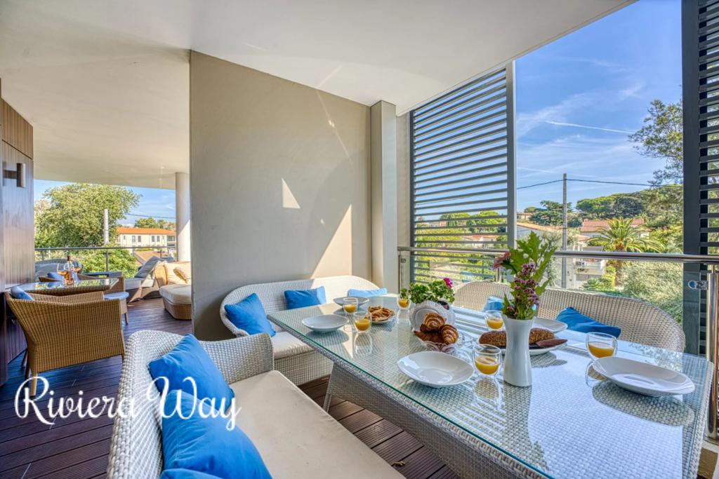 4 room apartment in Antibes, photo #3, listing #103228944