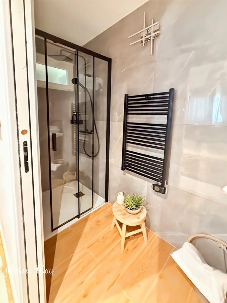 2 room apartment in Cannes, photo #9, listing #106375080