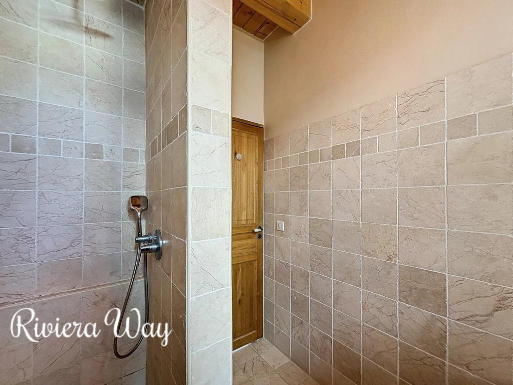 5 room villa in Antibes, photo #7, listing #106079400