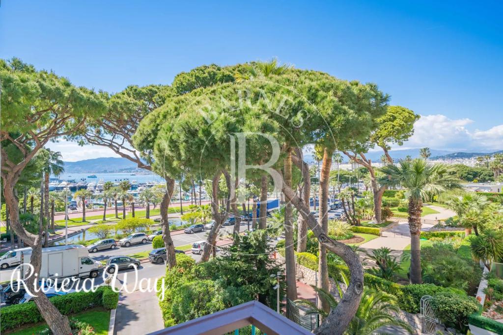 4 room apartment in Cannes, photo #7, listing #99642564