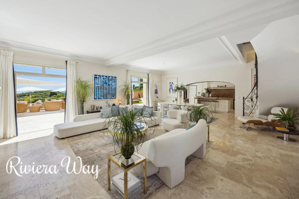 14 room villa in Grasse, photo #9, listing #102971064