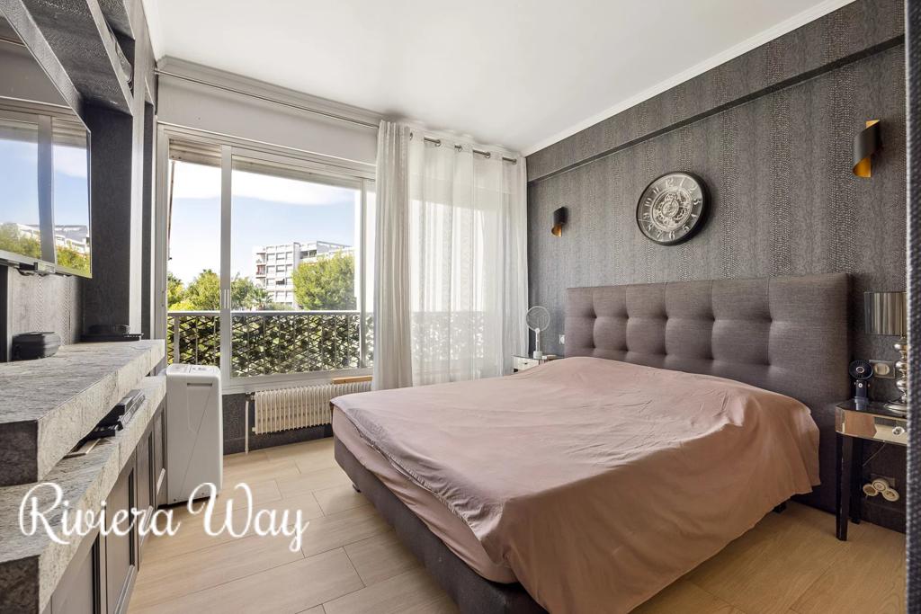 7 room apartment in Antibes, photo #8, listing #107149560