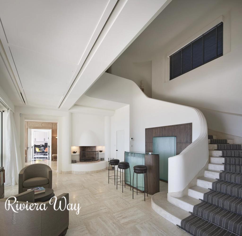 9 room villa in Cannes, photo #8, listing #106425732