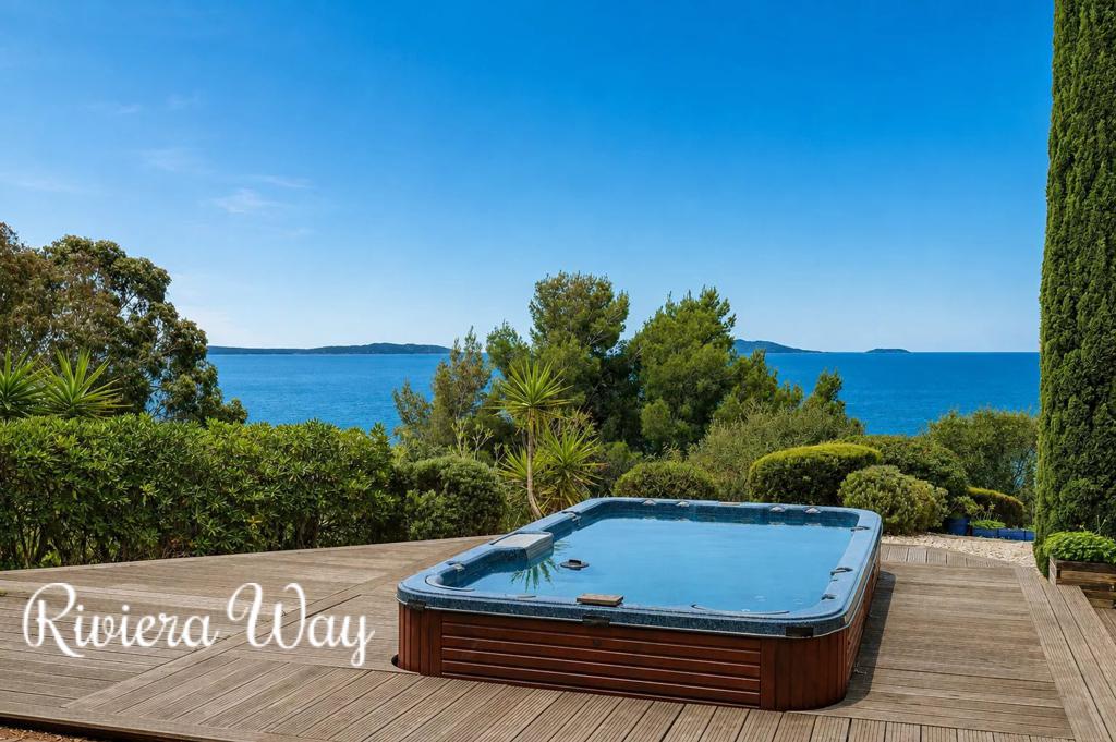 5 room villa in Le Lavandou, photo #1, listing #105223146