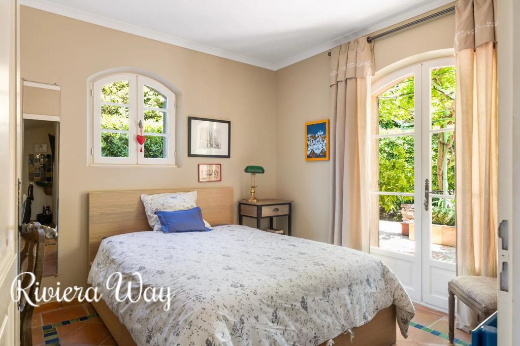 5 room villa in Saint-Tropez, photo #1, listing #99603756