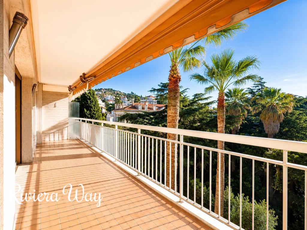 2 room apartment in Cannes, photo #1, listing #106365252