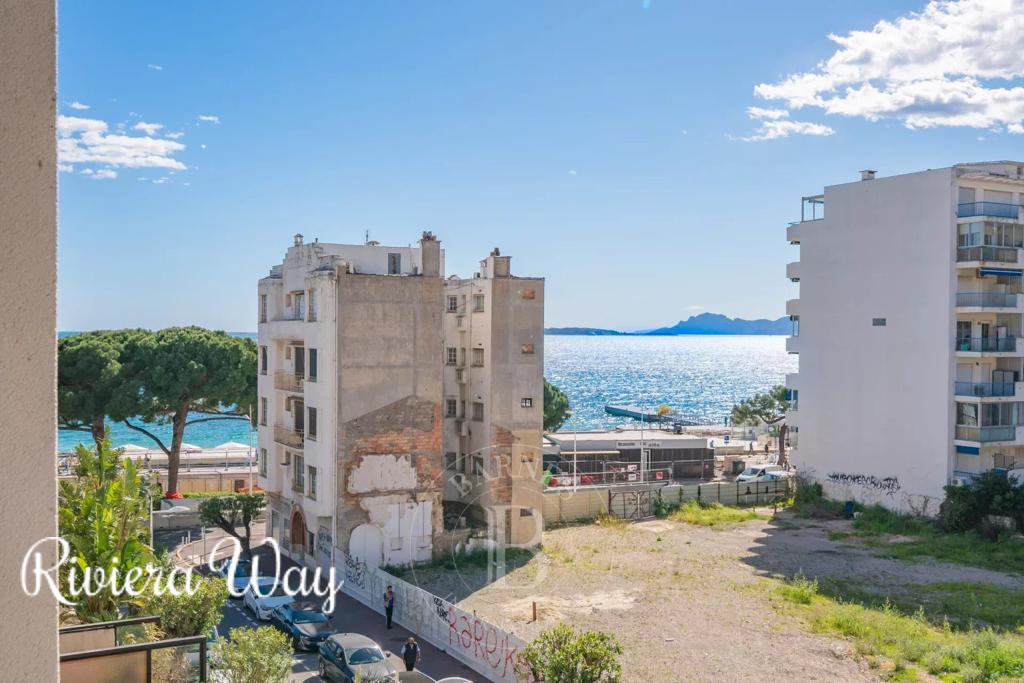 2 room apartment in Antibes, photo #5, listing #99873900