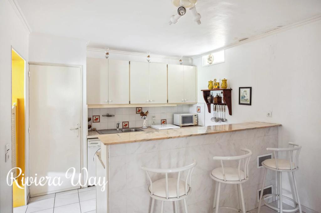 8 room villa in Grasse, photo #7, listing #99536388