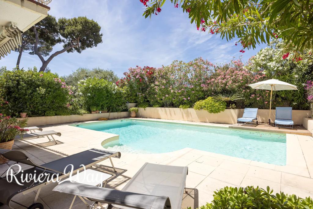 5 room villa in Antibes, photo #4, listing #106488732