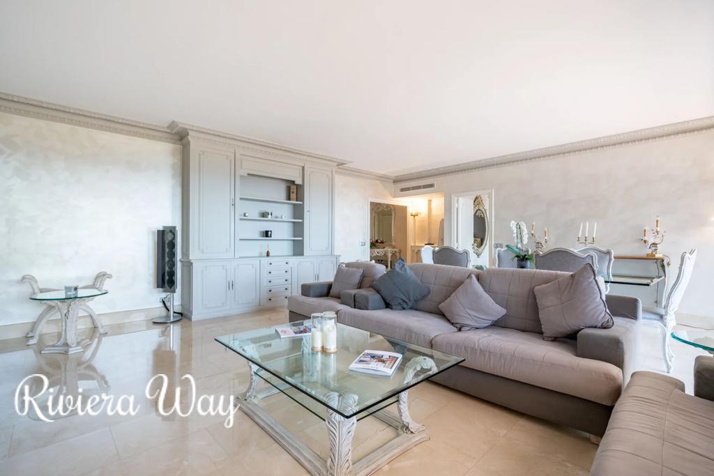 4 room apartment in Cannes, photo #4, listing #92771532