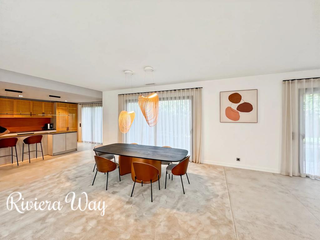 8 room villa in Mougins, photo #5, listing #104160252